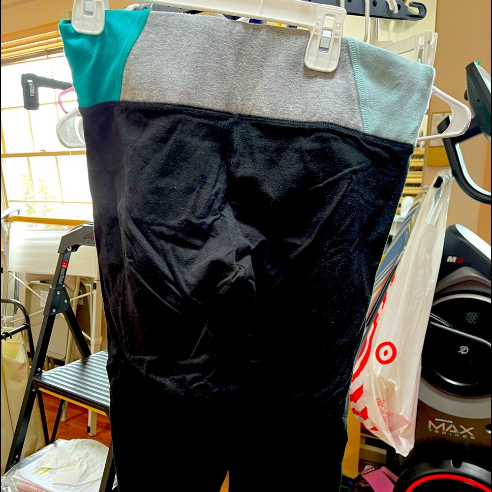 Victoria Secret Pink cotton crop legging with blue and aqua accents